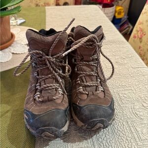 Oboz Bridger Mid B-DRY Women's Hiking Boots, Walnut, W8 or 8.5